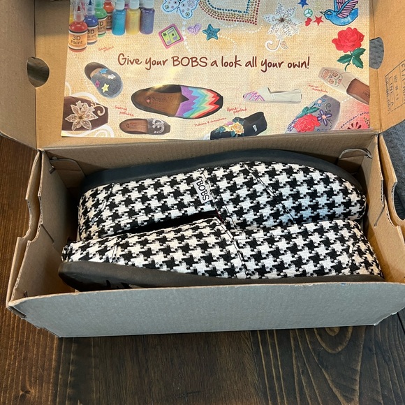 Bobs from Sketchers Houndstooth shoes - Picture 2 of 4